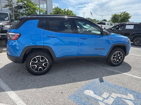 Used 2025 Jeep Compass Trailhawk AWD/4WD image 31