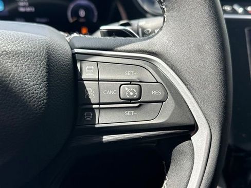 Used 2023 Jeep Grand Cherokee Altitude AWD/4WD image 40