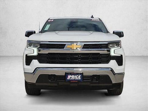 Used 2022 Chevrolet Silverado 1500 LT w/ Convenience Package II AWD/4WD image 2