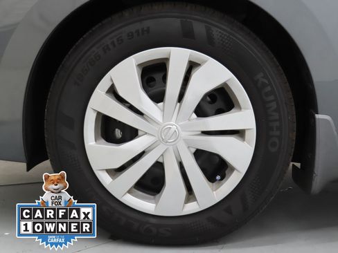 Used 2025 Nissan Versa S w/ Trunk Package image 25