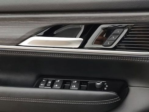 Certified 2024 Jeep Wagoneer L Series II RWD image 23