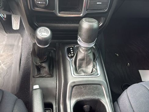 Used 2022 Jeep Gladiator Sport AWD/4WD image 10