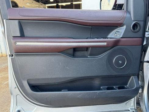 Used 2024 Ford Expedition Limited AWD/4WD image 16