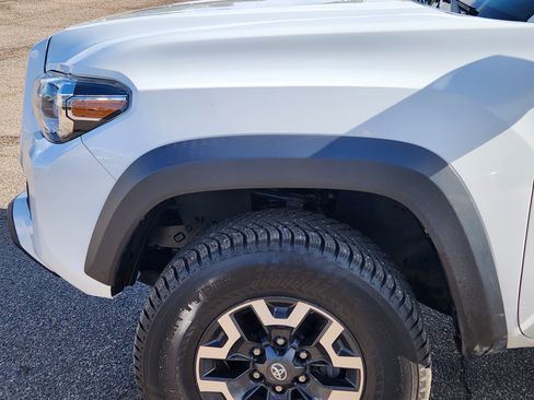 Used 2022 Toyota Tacoma TRD Off-Road w/ Technology Package AWD/4WD image 6