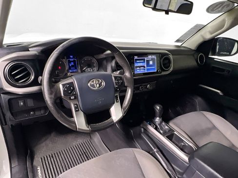 Used 2020 Toyota Tacoma SR5 image 29