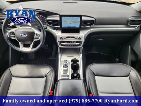 Certified 2022 Ford Explorer XLT w/ Equipment Group 202A RWD image 19