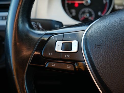 Used 2015 Volkswagen Golf TDI SE image 28