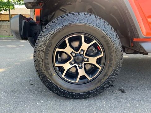 Used 2018 Jeep Wrangler Unlimited Sahara w/ Uconnect 4C Nav & Sound Group AWD/4WD image 10