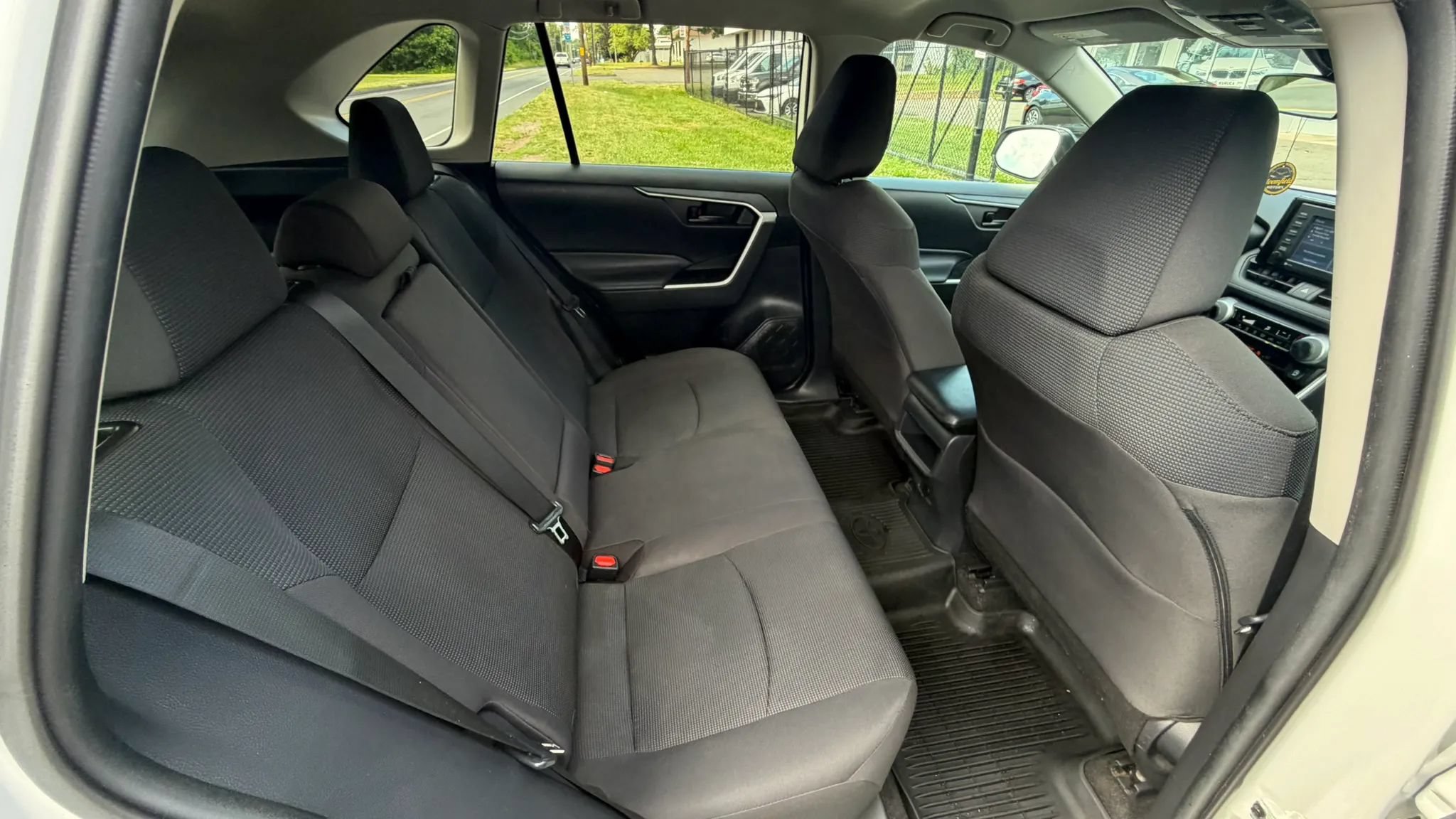 Used 2021 Toyota RAV4 LE AWD/4WD image 17