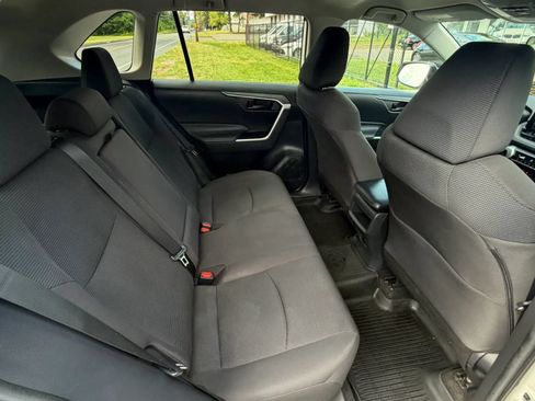Used 2021 Toyota RAV4 LE AWD/4WD image 17