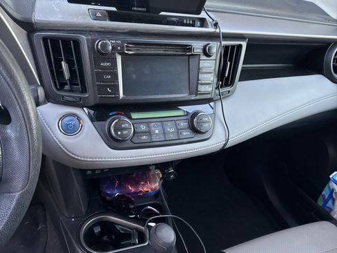 Used 2018 Toyota RAV4 LE Plus image 3