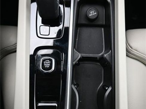 Used 2024 Volvo S60 B5 Ultimate image 11