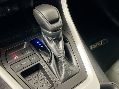 Used 2022 Toyota RAV4 XLE w/ Convenience Package image 25