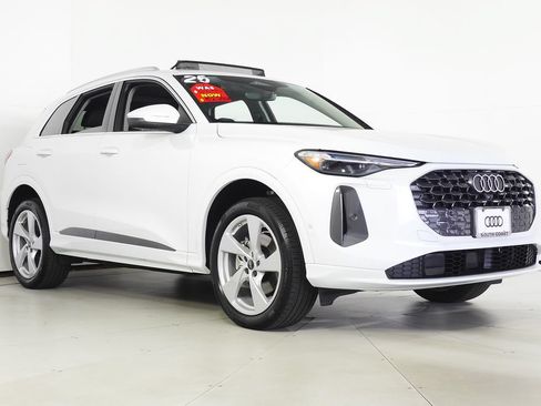 Used 2025 Audi Q5 Premium Plus w/ Premium Plus AWD/4WD image 4