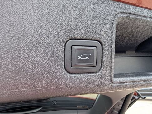 Used 2019 GMC Terrain SLT w/ Preferred Package FWD image 9