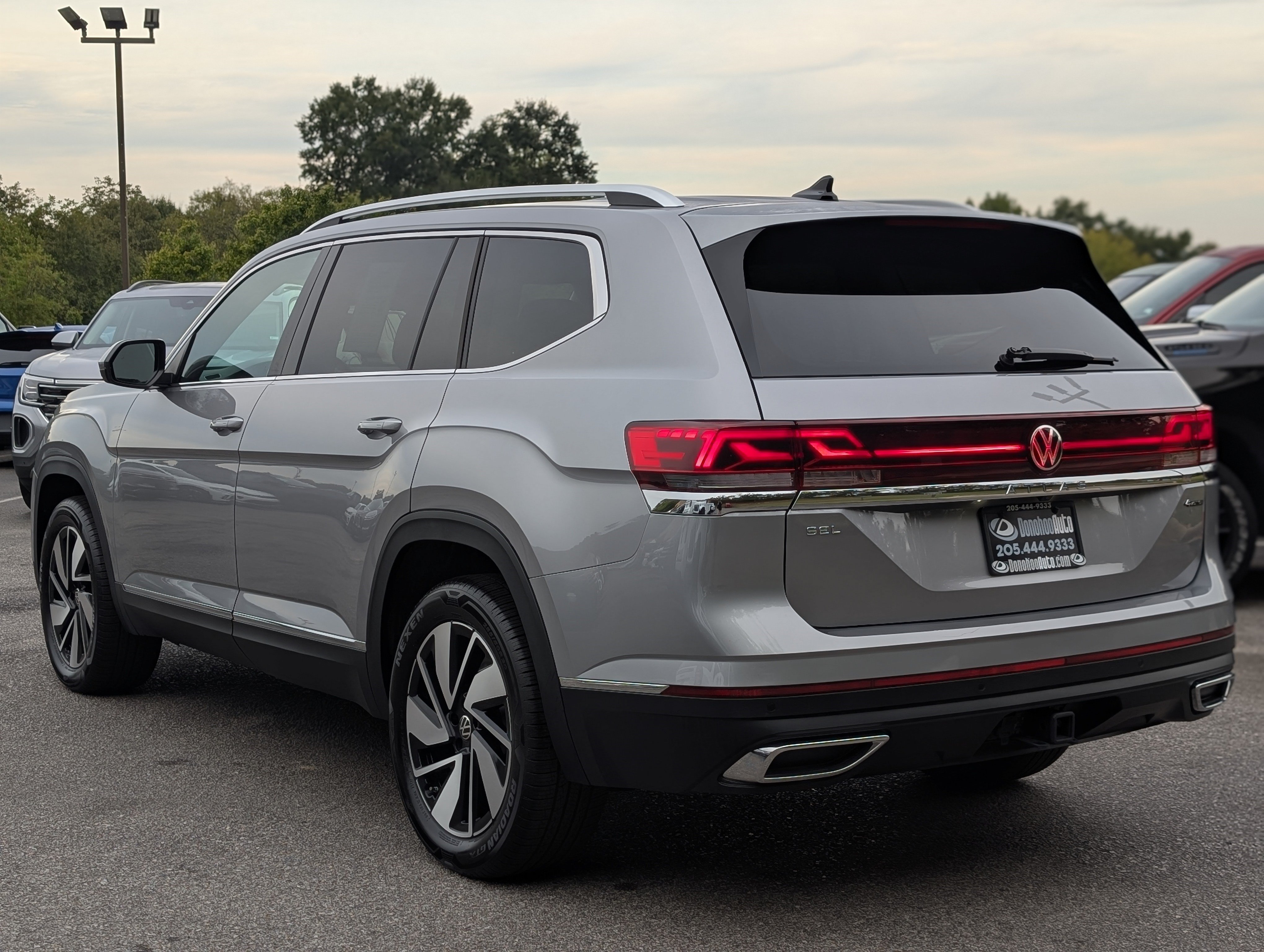 Used 2026 Volkswagen Atlas SEL AWD/4WD image 7
