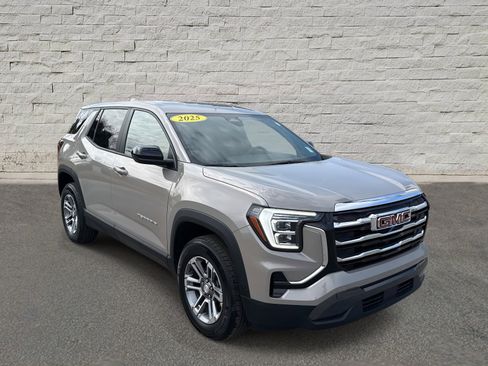 Used 2025 GMC Terrain Elevation image 3