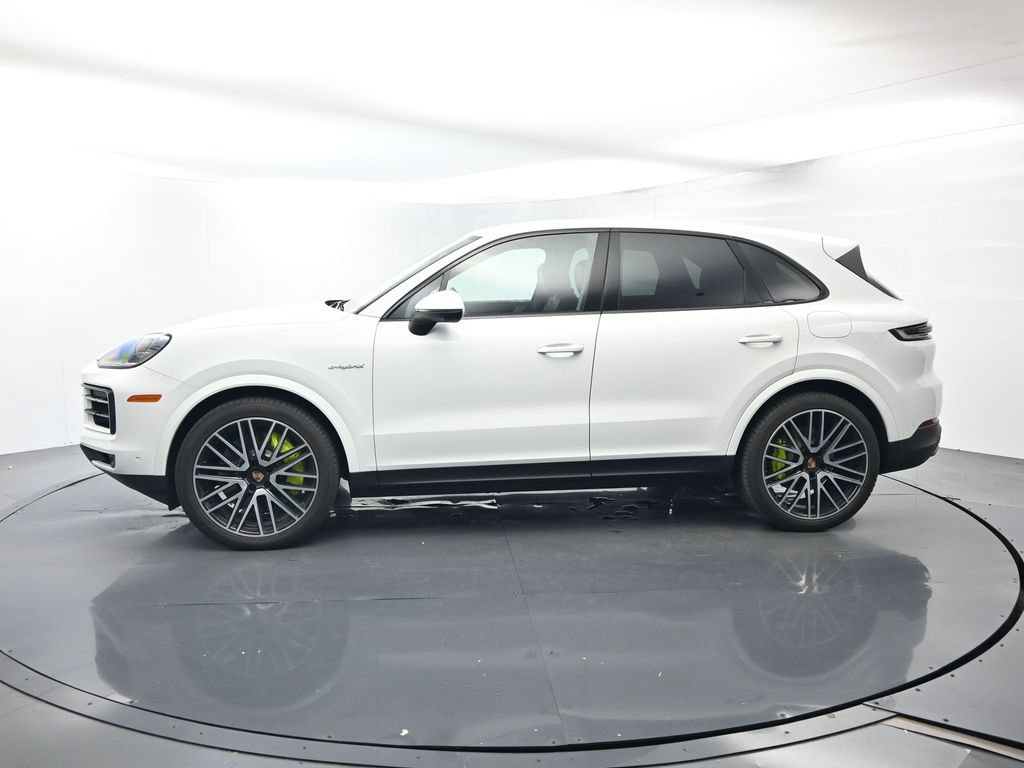 Certified 2026 Porsche Cayenne E-Hybrid AWD/4WD image 2