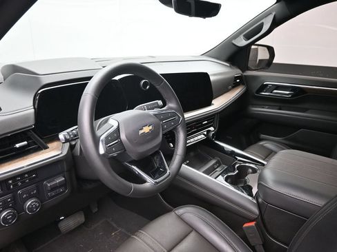 Used 2025 Chevrolet Tahoe High Country AWD/4WD image 19