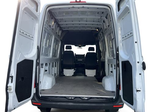 Used 2025 Mercedes-Benz Sprinter 2500 image 25