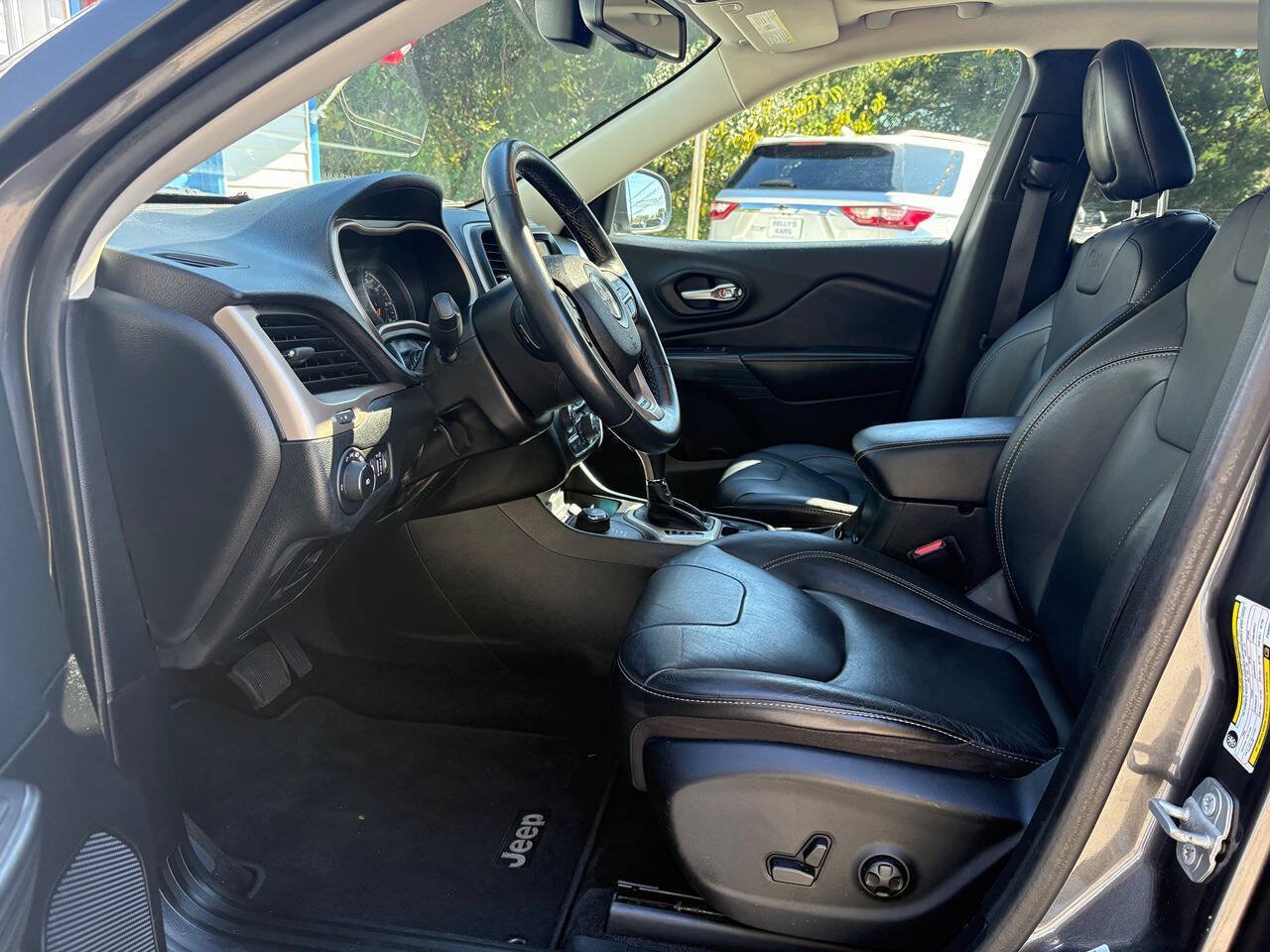 Used 2015 Jeep Cherokee Limited AWD/4WD image 11