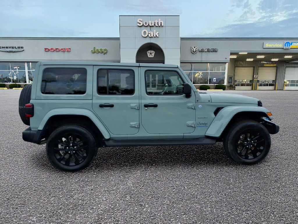 Certified 2024 Jeep Wrangler Unlimited Sahara w/ Technology Group AWD/4WD image 2