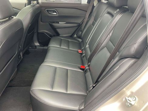 Used 2021 Nissan Rogue SL w/ Premium Package image 6