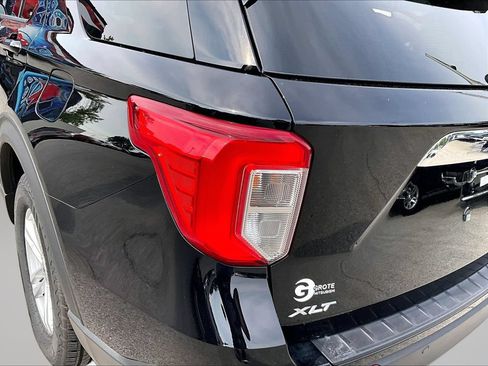 Used 2023 Ford Explorer XLT AWD/4WD image 31