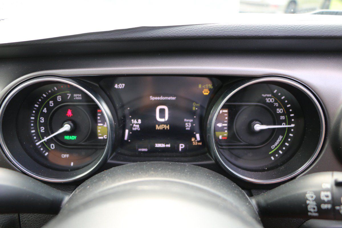 Used 2023 Jeep Wrangler Unlimited w/ Sun & Screen Package AWD/4WD image 27