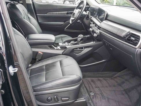 Used 2024 Kia Telluride EX w/ EX Captain's Chair Package FWD image 13