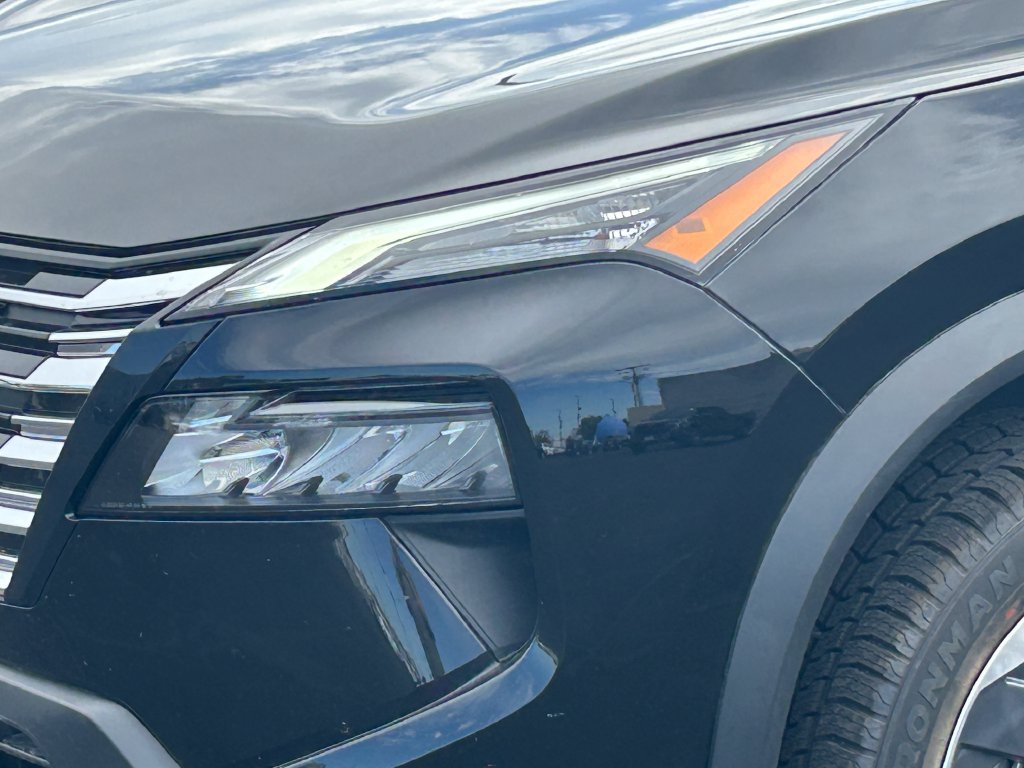 Used 2025 Nissan Rogue SV FWD image 10