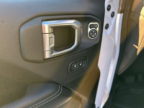 Used 2022 Jeep Gladiator Overland w/ Popular Equipment Package image 26