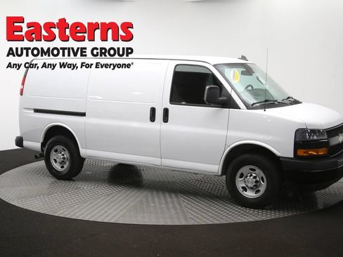 Used 2020 Chevrolet Express 3500 w/ Driver Convenience Package RWD image 45