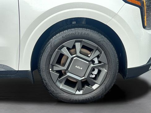 New 2026 Kia Carnival EX FWD image 26