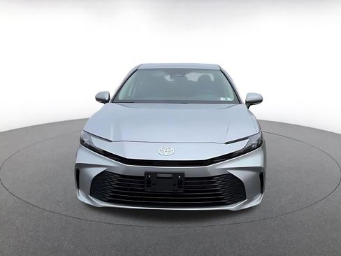 Used 2025 Toyota Camry LE image 5