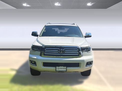 Used 2019 Toyota Sequoia Platinum AWD/4WD image 6