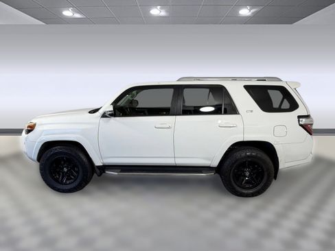 Used 2017 Toyota 4Runner SR5 Premium RWD image 2
