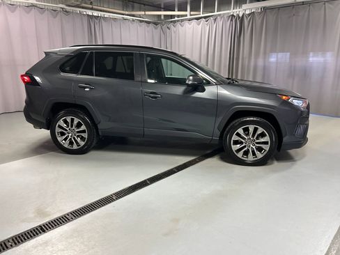 Used 2019 Toyota RAV4 XLE Premium w/ Cold Weather Package AWD/4WD image 8