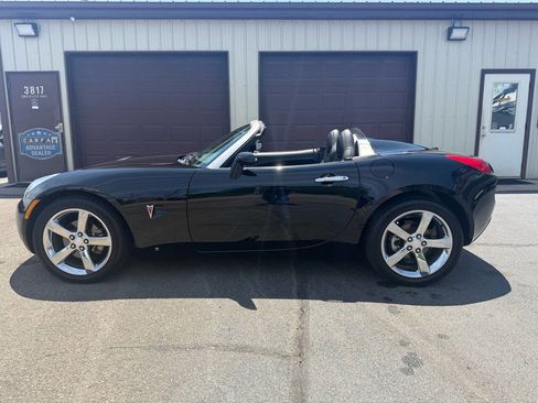 Used 2007 Pontiac Solstice Convertible w/ Premium Package RWD image 3