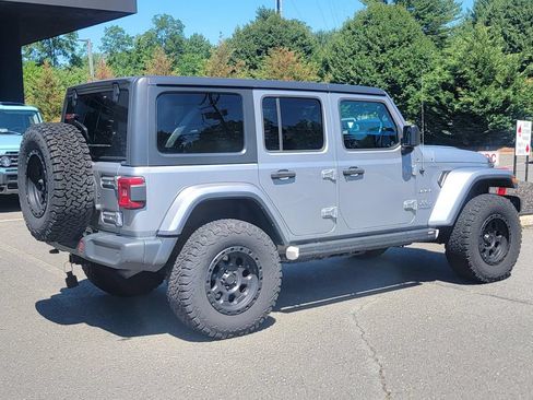 Used 2018 Jeep Wrangler Unlimited Sahara AWD/4WD image 9