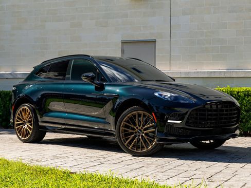 Used 2025 Aston Martin DBX 707 image 13