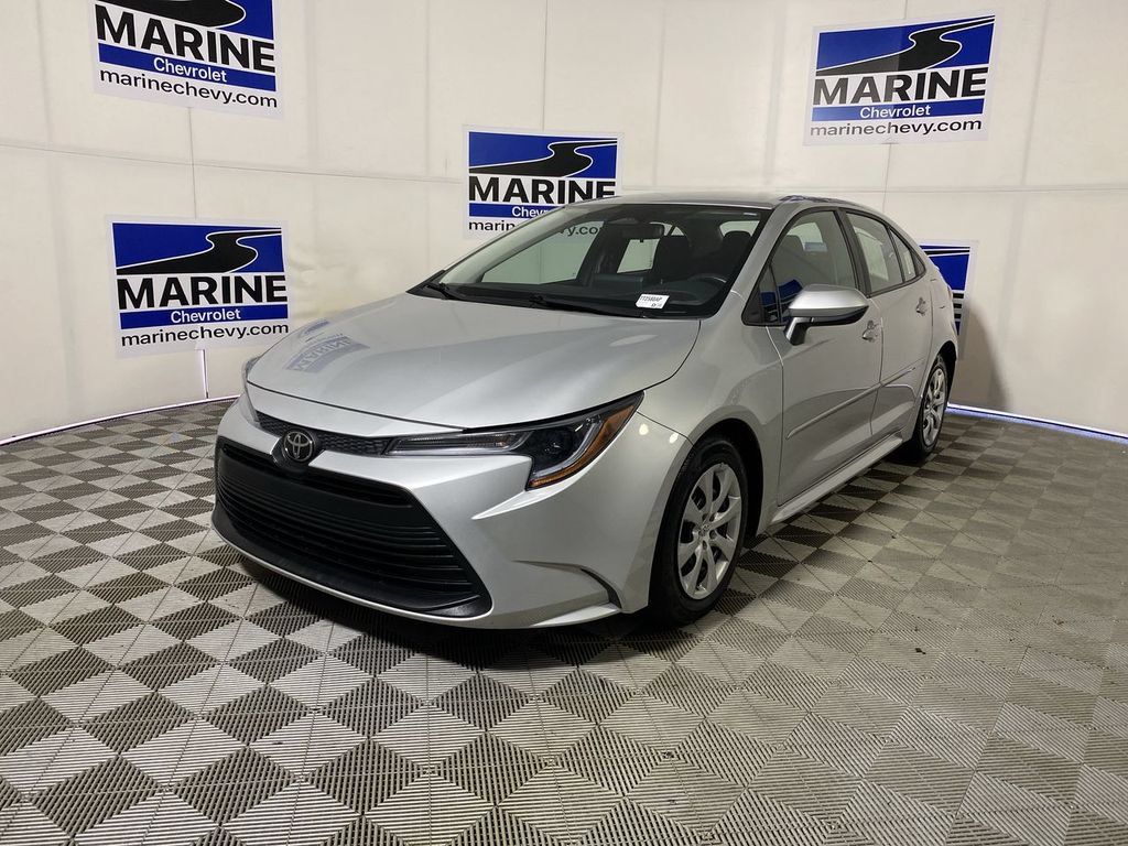 Used 2025 Toyota Corolla LE FWD image 11