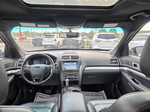 Used 2017 Ford Explorer XLT w/ Equipment Group 202A AWD/4WD image 13