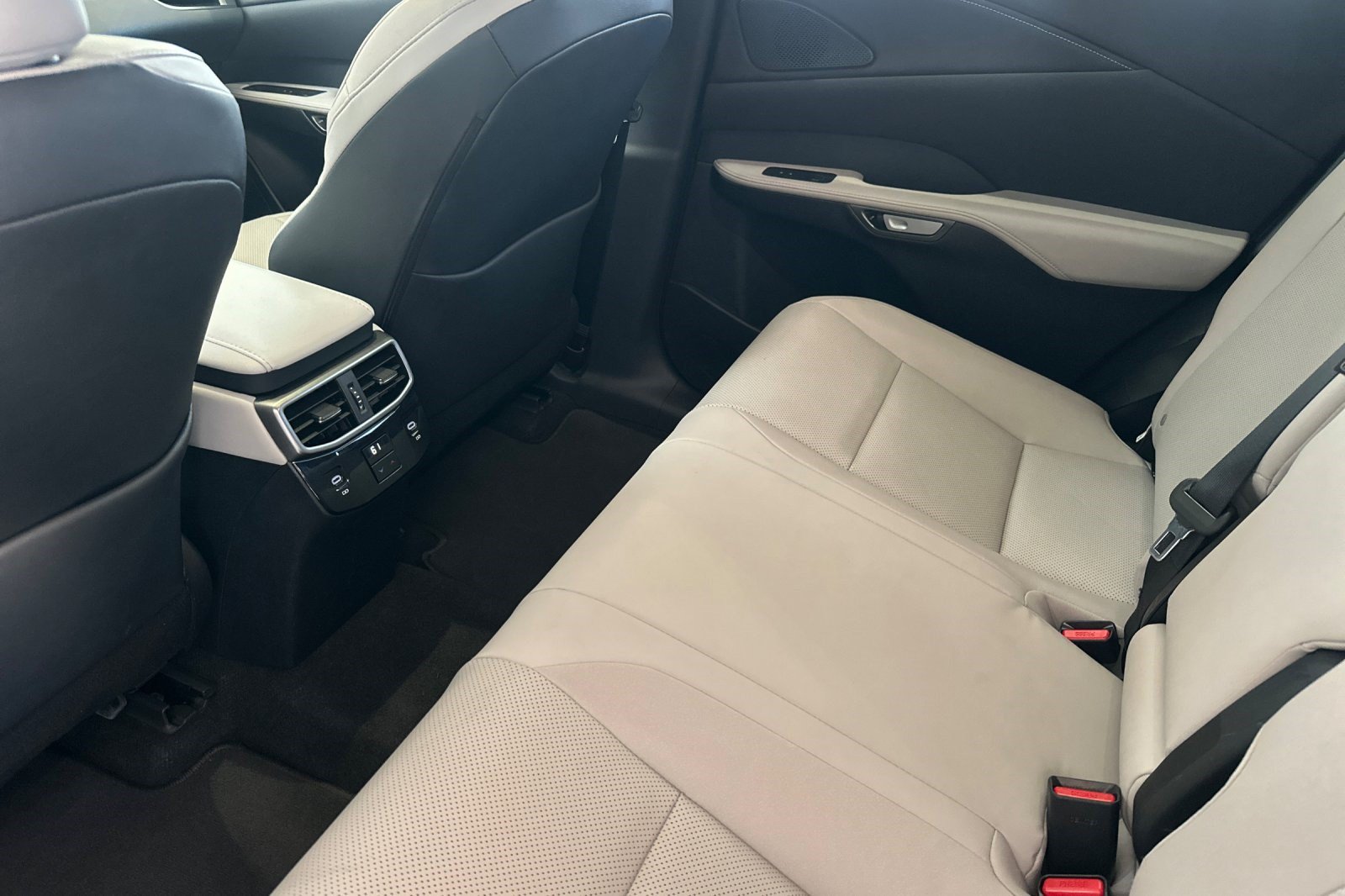 Used 2023 Lexus RX 350h w/ Cold Area Package AWD/4WD image 15