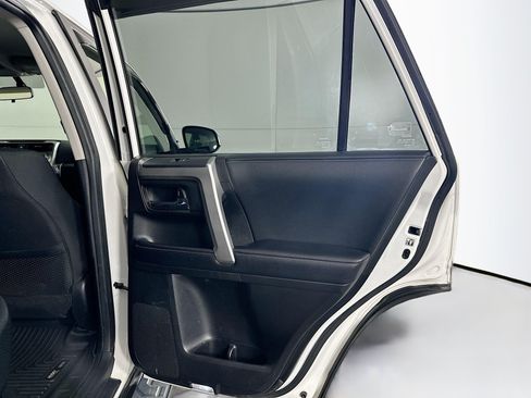Used 2019 Toyota 4Runner SR5 AWD/4WD image 28