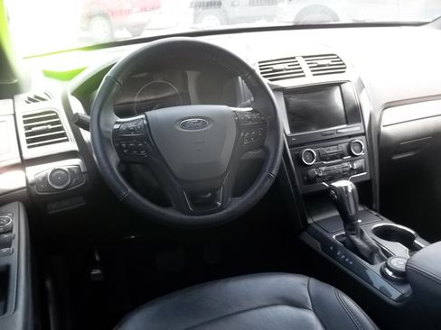 Used 2018 Ford Explorer XLT w/ Equipment Group 202A AWD/4WD image 6
