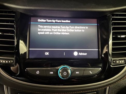 Used 2020 Chevrolet Trax LT w/ LT Convenience Package FWD image 12