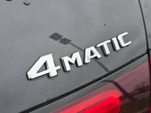Used 2025 Mercedes-Benz GLC 300 4MATIC image 5