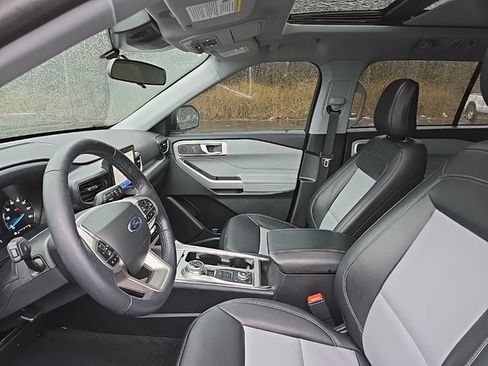 Used 2023 Ford Explorer XLT w/ Equipment Group 202A AWD/4WD image 42
