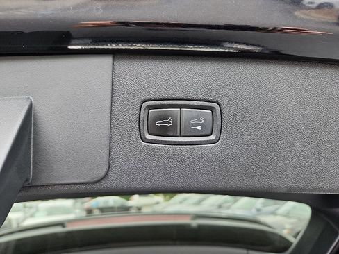 Used 2020 Porsche Cayenne Turbo image 30